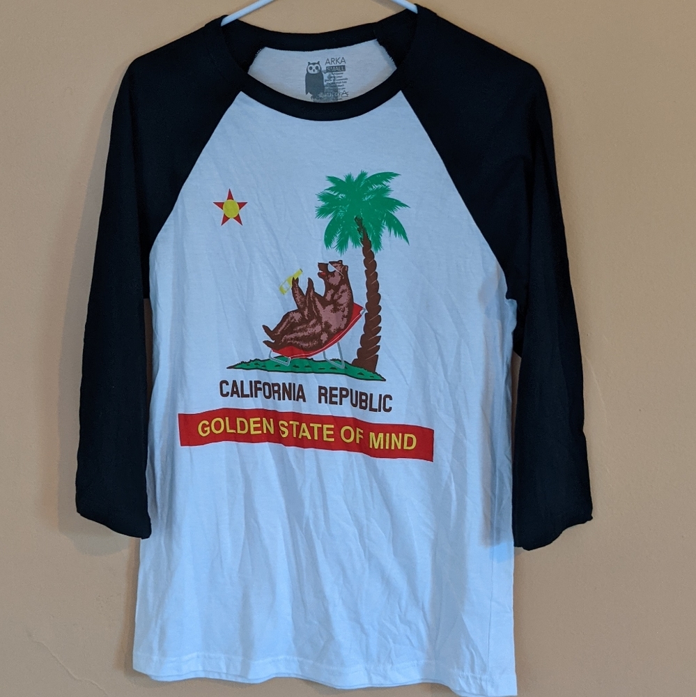 Akra tshirt
